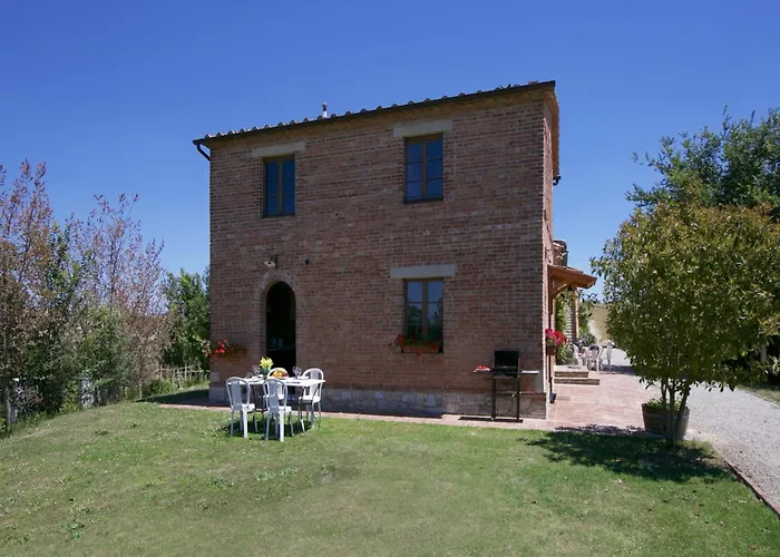 Lovely Farmhouse In Tuscany With Panoramic View